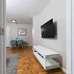 2 Bed Ideally Located In Ues Of Manhattan Apartment New York