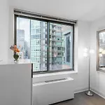 Fully Furnished 1br In Murray Hills *