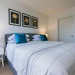 Bright 2 Bedrooms 2 Bathrooms Unit