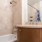 Bright 2 Bedrooms 2 Bathrooms Unit *