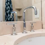 Bright 2 Bedrooms 2 Bathrooms Unit *