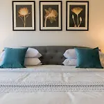 Bright 2 Bedrooms 2 Bathrooms Unit