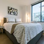 Bright 2 Bedrooms 2 Bathrooms Unit *