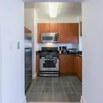 Bright 2 Bedrooms 2 Bathrooms Unit Apartment *