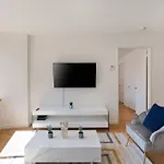 Stunning For 4 2 Bedrooms 2 Bath Apartment New York