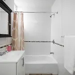 Beautiful 3 Bedroom Unit In Prime Location