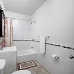 Apartment Beautiful 3 Bedroom Unit In Prime Location
