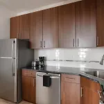 Apartment Beautiful 3 Bedroom Unit In Prime Location *