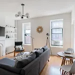 Beautiful 3 Bedroom Unit In Prime Location