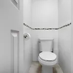 Beautiful 3 Bedroom Unit In Prime Location Apartment *