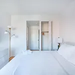 Sunny 3 Bedroom 1 Bath In Nyc Apartment New York
