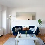 Sunny 3 Bedroom 1 Bath In Nyc * New York