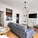 Apartment Beautiful 3 Bedroom Unit In Prime Location