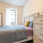 5 Bedroom 2 Bath Full Floor Midtown