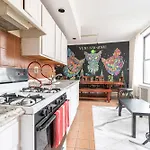 Apartment 5 Bedroom 2 Bath Full Floor Midtown *