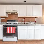 5 Bedroom 2 Bath Full Floor Midtown