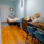Apartment Hells Kitchen Hideaway