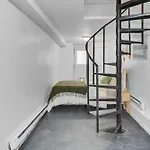 Inviting 2Bd Upper East Side Stay With Backyard