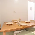 Apartment Inviting 2bd Upper East Side With Backyard