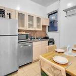 Apartment Inviting 2bd Upper East Side With Backyard New York