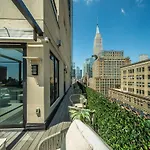 Elegant Residence At Marmara Park Avenue