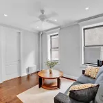 Apartment Stylish 3br-2ba In Gramercy -modern & New York