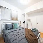 Modern By Park - 3 Br Apartment *