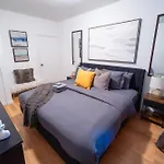 Modern By Park - 3 Br *