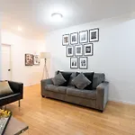 Modern By Park - 3 Br New York