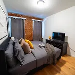 Modern By Park - 3 Br *