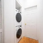 Modern By Park - 3 Br New York