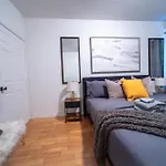 Modern By Park - 3 Br Apartment *