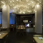 Oyo Times Square 4*