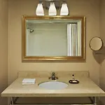 Sheraton Laguardia East Hotel 3*