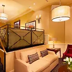 The Algonquin Hotel Times Square, Autograph Collection