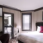 Iroquois Times Square 5*