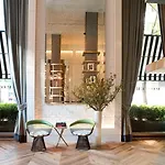 Hotel Aka Nomad