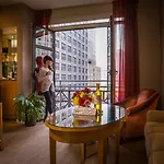 Giraffe By Library Collection Hotel New York
