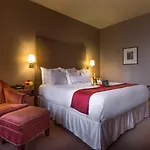 Giraffe By Library Collection 4* New York