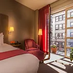 Giraffe By Library Collection 4* New York