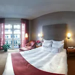 Giraffe By Library Collection Hotel 4*