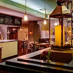 Giraffe By Library Collection 4* New York