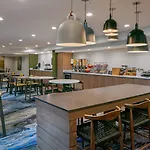 Hotel Fairfield By Marriott Jfk Airport 3*