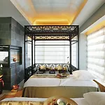 Mandarin Oriental, Hotel