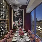 Mandarin Oriental, Hotel