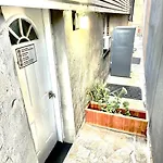 Private 2 Bedroom With Private Backyard In Lic !!! *