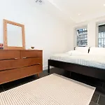 Apartment Newly Renovated 2br W Backyard