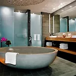 Sixty Les Hotel 4*