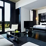 Sixty Les Hotel 4*