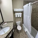 Travelodge By Wyndham Queens 3*